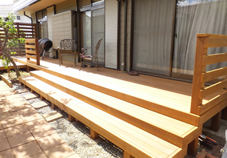 ウッドデッキ