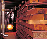 特許取得（第3315963号）のオリジナル木材乾燥機「ドライランバー」。